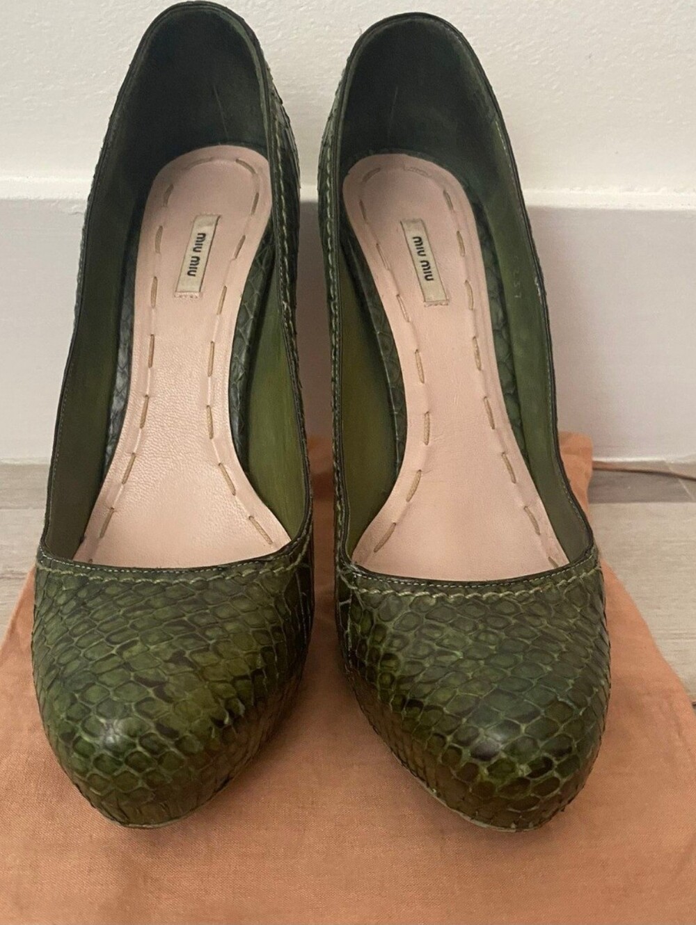 Miu Miu Black Green Genuine Snakeskin Platform Pumps Italy 37.5 /7M